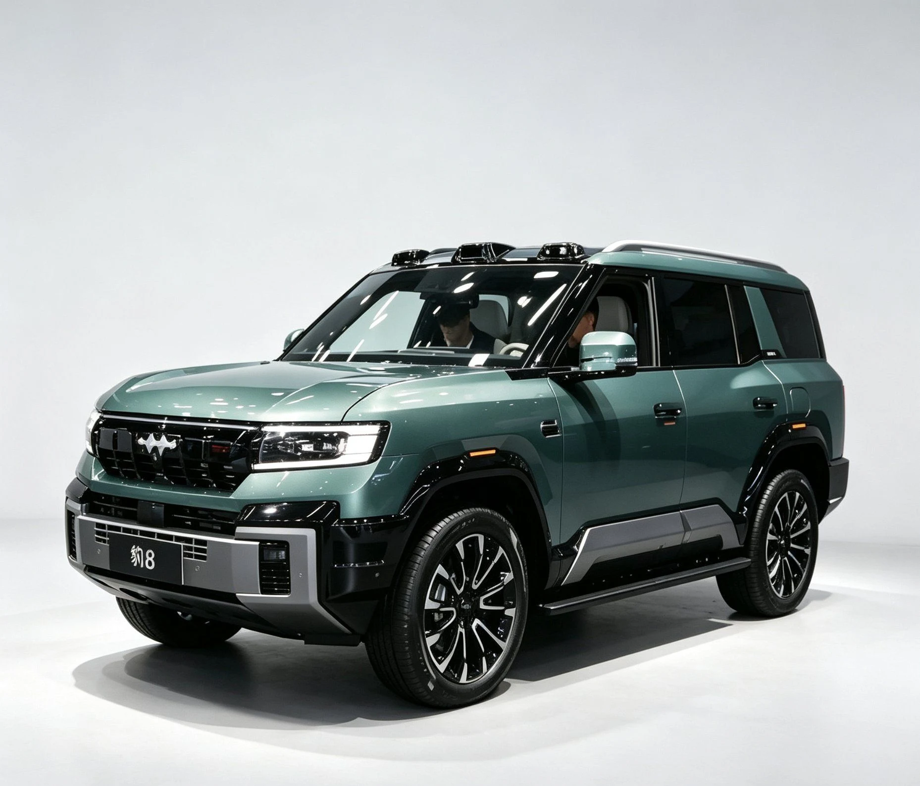 BYD Denza B8 / Fangchengbao Bao 8 LHD — подключаемый гибридный кроссовер с пробегом из Китая